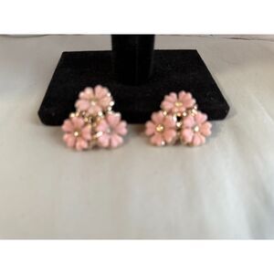 Vintage Clip On Pink Flower Earrings Goldtone Beatiful
